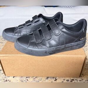 EUC Veja Recife in Solid Black, Women’s US 8.5 EUR 39